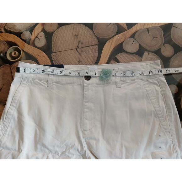 GAP 9" Inseam Stretch Highrise Bermuda Short Khaki NWT Size 8 - Picture 5 of 13